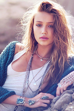 Mainstream Hottie Cailin Russo Aka Justin Bieber's Girlfriend 